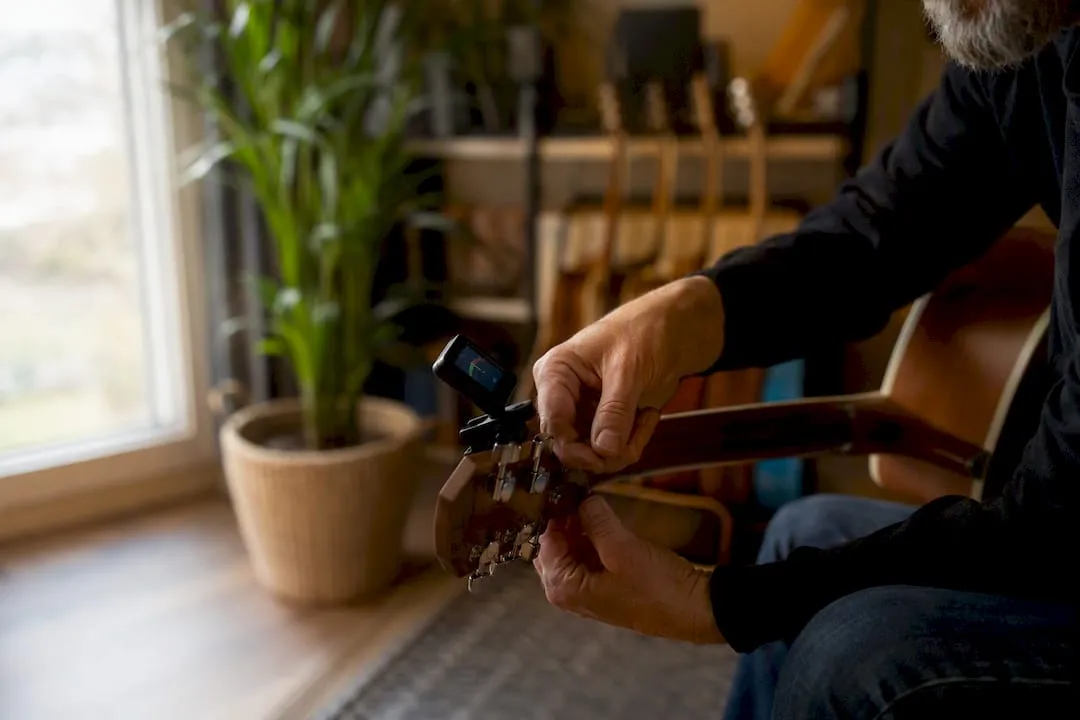 Gitaar onderhouden: schoonmaken, stemmen en goed opslaan
