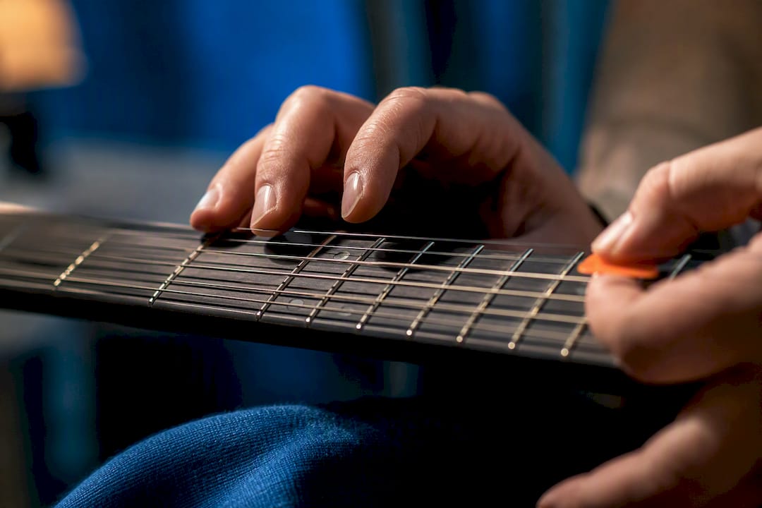 Harmonischen op gitaar spelen: uitleg, posities en tips