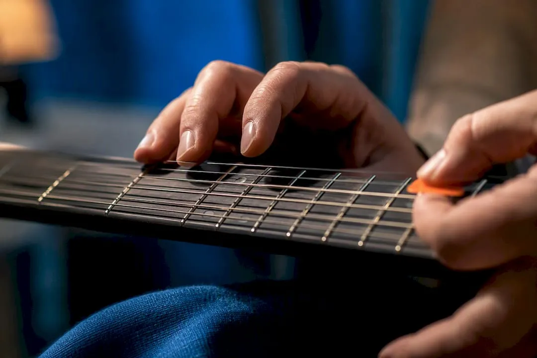 Harmonischen op gitaar spelen: uitleg, posities en tips