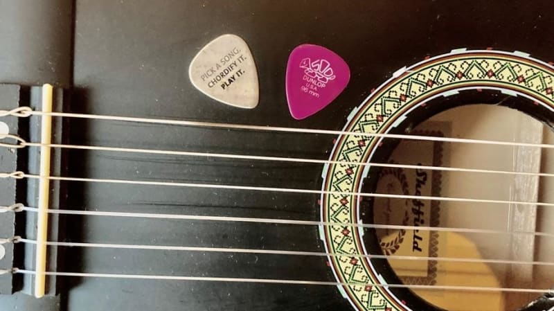 gitaar-spelen-met-plectrum gitaar-spelen-met-plectrum