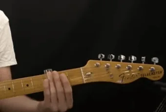 melodie-op-gitaar-mee-spelen-met-slides-op-een-elektrische-gitaar melodie-op-gitaar-mee-spelen-met-slides-op-een-elektrische-gitaar